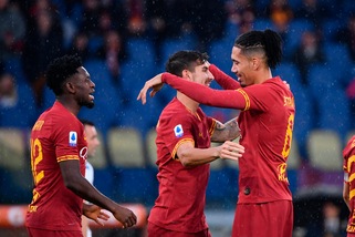 Serie A: la Roma cala il tris, la Lazio vince all'ultimo respiro. Cade la Fiorentina