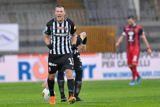 Serie B, clamoroso Ascoli: rimontato 3-2 il Cosenza. Tra Cittadella e Pisa è 1-1