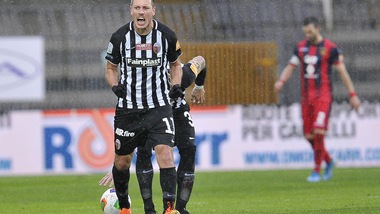 Serie B, clamoroso Ascoli: rimontato 3-2 il Cosenza. Tra Cittadella e Pisa è 1-1