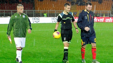 Lecce-Cagliari rinviata per la pioggia: si gioca domani alle 15