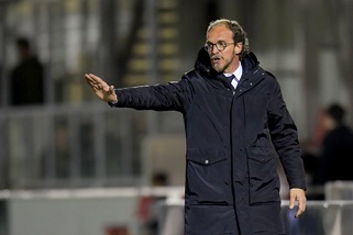 Modena, via Zironelli: panchina a Mignani