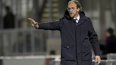 Modena, via Zironelli: panchina a Mignani