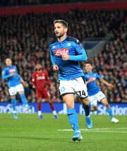 Mertens-gol, pari d'oro ad Anfield: ottavi ad un passo