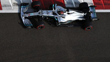 Gp Abu Dhabi, pole di Hamilton: Leclerc e Vettel in seconda fila