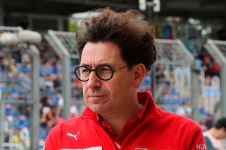 Binotto, Ferrari: "Mai vista una competizione così dura"