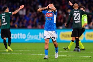 Napoli in crisi, battuto 2-1 in casa dal Bologna tra i fischi