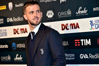 Miralem Pjanic firma una collezione moda