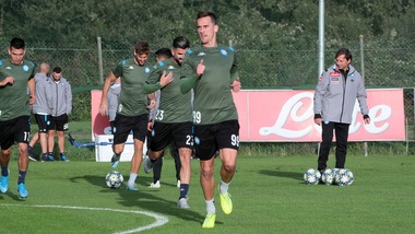 Napoli, parte di lavoro in gruppo per Milik