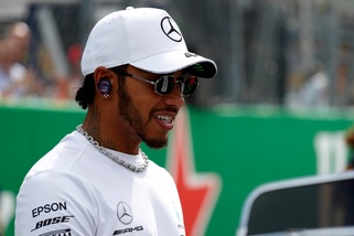 Hamilton aspetta Valentino Rossi: "Sei pronto per la sfida?"