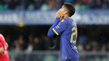 Verona, Salcedo operato al ginocchio: fermo un mese