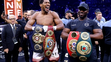 Joshua si riprende le cinture dei pesi massimi. Battuto Ruiz