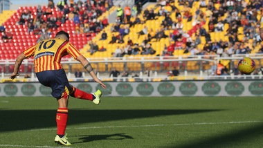 Il Lecce ringrazia Falco: gol e assist nel 2-2 contro il Genoa