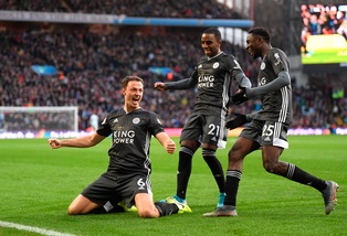 4-1 del Leicester all'Aston Villa. Successi per Newcastle e Sheffield, pareggio Wolves