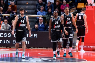 Eurocup, la Virtus Bologna vince contro Promitheas 88-75. Ok anche Trento