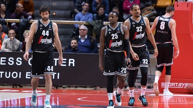 Eurocup, la Virtus Bologna vince contro Promitheas 88-75. Ok anche Trento