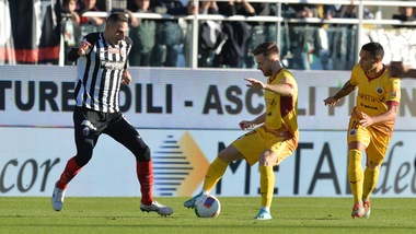 Cade il Cittadella, il Frosinone è secondo. Vince l'Entella, pareggia il Venezia