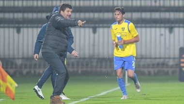 Serie C, la Carrarese si fa riprendere all'ultimo minuto. Modena-Ravenna 2-0