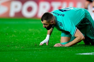 Liga, il Real Madrid pareggia a Valencia al 95': Barça agganciato