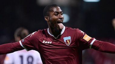 Salernitana-Crotone per cuori forti: Gondo firma il 3-2 nel recupero