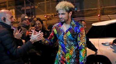 Malcuit, che look stravagante per la cena di Natale del Napoli