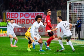 Il Borussia M. vince e torna in vetta, successo per il Bayern all'ultimo respiro