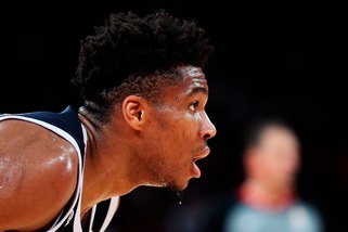 Nba, Antetokounmpo stende i Lakers. Belinelli supera Brooklyn