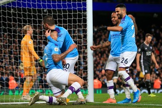 Everton-Arsenal 0-0 sotto gli occhi di Ancelotti e Arteta. Il City batte il Leicester