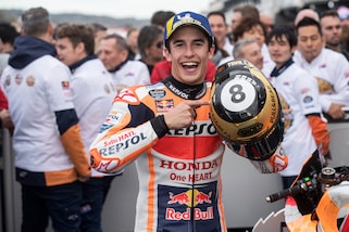 MotoGp: Marc Marquez fa festa con i tifosi