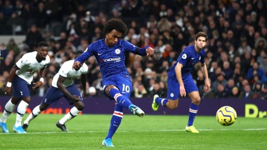 Una doppietta di Willian condanna Mourihno, il Chelsea supera il Tottenham. Manchester United ko