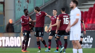 Pordenone ko con la Salernitana: il Benevento vola, perdono Chievo e Venezia