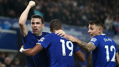 Premier, esordio con vittoria per Ancelotti all'Everton: 1-0 al Burnley. Vince Mourinho
