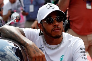 Hamilton: "Spero in una donna che possa spazzare via tutti in F1"