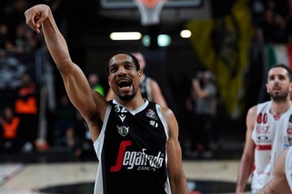 Virtus Bologna schiacciasassi: battuta l'Olimpia Milano