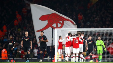 L'Arsenal vola con l'ex Milan Sokratis. Senza Pogba, crolla lo United