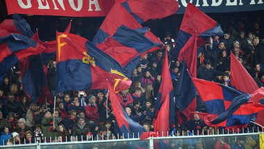 Genoa, Daspo a cinque ultras per botti durante derby