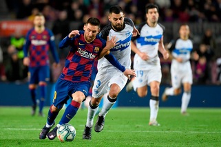 Liga, clamoroso Barcellona: 2-2 con l'Espanyol, assist al Real! Atletico terzo