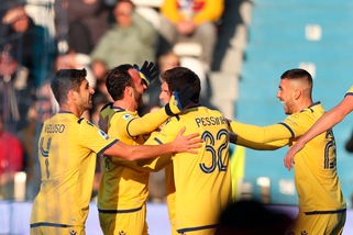 Super-Pazzini lancia il Verona. Stepinski condanna la Spal