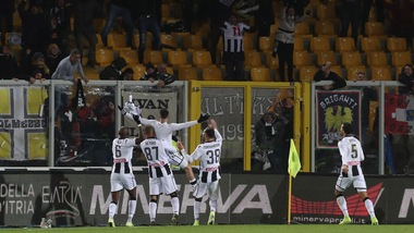 Lecce-Udinese 0-1: decide una magia di De Paul all'88'