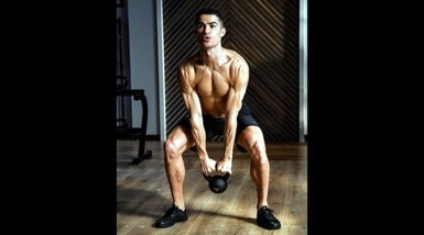 Juve, Cristiano Ronaldo non si ferma mai: esercizi a casa