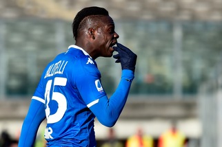 Lazio multata per cori razzisti a Balotelli: chiesto supplemento di indagine