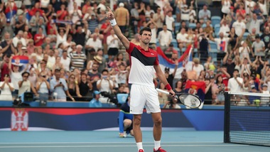 Djokovic straordinario, batte Shapovalov e porta la Serbia in semifinale dell'Atp Cup