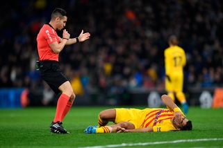 Barcellona, Suarez ko: deve operarsi. Salta il Napoli in Champions?