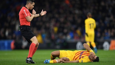 Barcellona, Suarez ko: deve operarsi. Salta il Napoli in Champions?