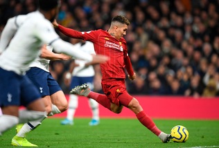 Vola il Liverpool, vince l'Everton di Ancelotti. Chelsea e United ok, si arresta il Leicester