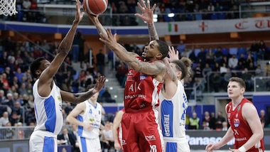 Milano ritrova il sorriso in campionato. Virtus Bologna, Sassari e Trento ok