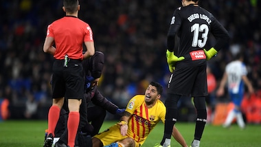 Suarez operato, stop di 4 mesi: salterà Napoli-Barcellona in Champions