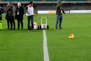 Verona-Genoa, incredibile: linee storte, posticipato l'inizio della gara