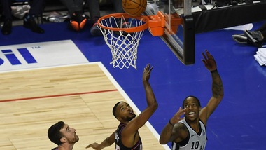 Nba, Belinelli e gli Spurs stendono Toronto. Ko a sorpresa di Clippers e Heat