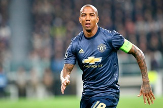 Inter, botti da Premier: Marotta si muove per Young, Eriksen e Giroud