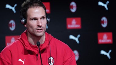 Begovic: "Voglio portare il Milan in alto, un onore giocare a San Siro"